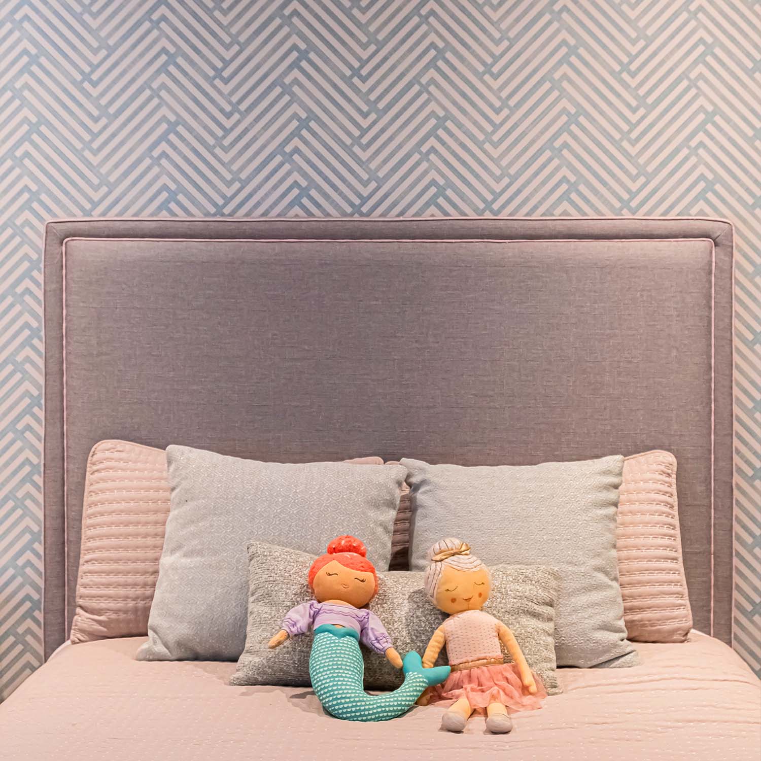 girl bed decor