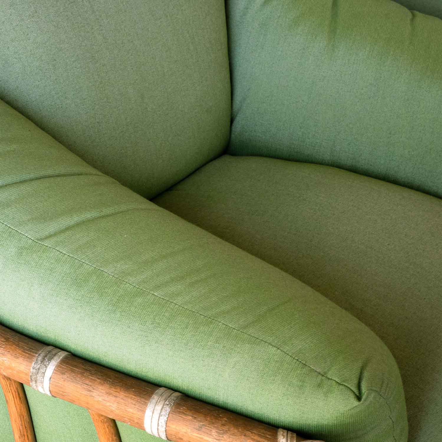 Detalle de tela verde en sillón