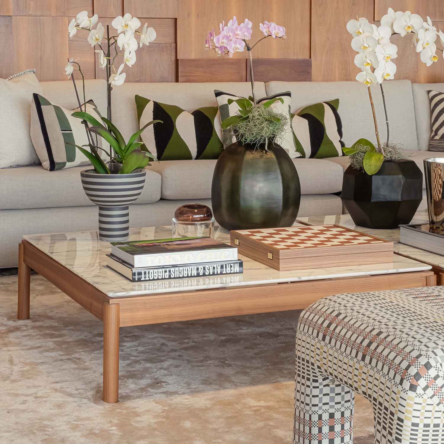 accent pieces on a coffee table